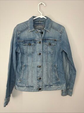 Eddie Bauer Women's Light Wash Denim Jacket size TM